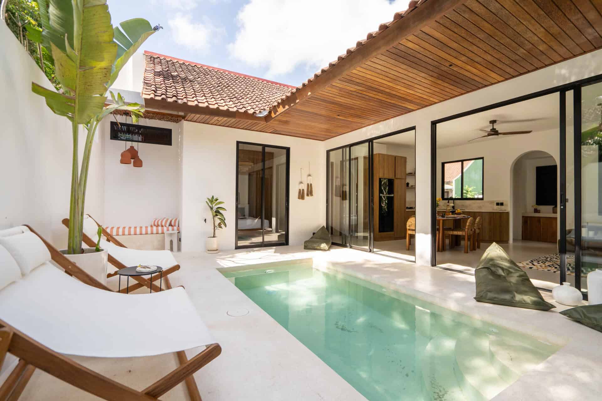 MODERN TROPICAL 4 BEDROOM VILLA FOR SALE FREEHOLD IN UNGASAN BE-2227 